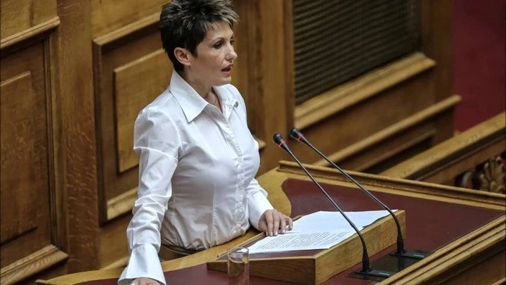 Σφοδρές επιθέσεις κατά Κατσίκη: Kαι η Καββαδία κατακρίνει τις δηλώσεις του για την αναδοχή από ομόφυλα ζευγάρια